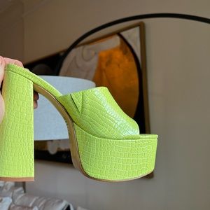 Almost new light lime green platform wedges schutz size 37